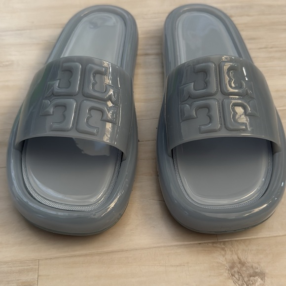 Tory Burch Bubble Jelly Sandals - Picture 5 of 11